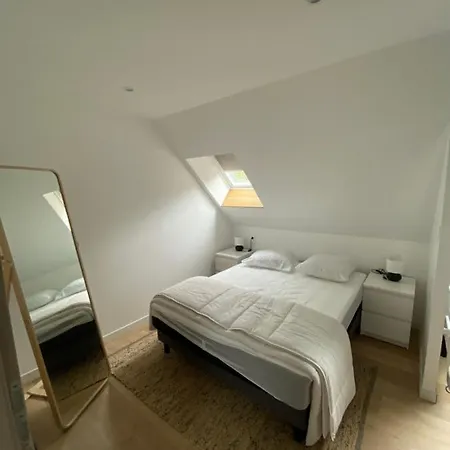 Vue Port Apartment *